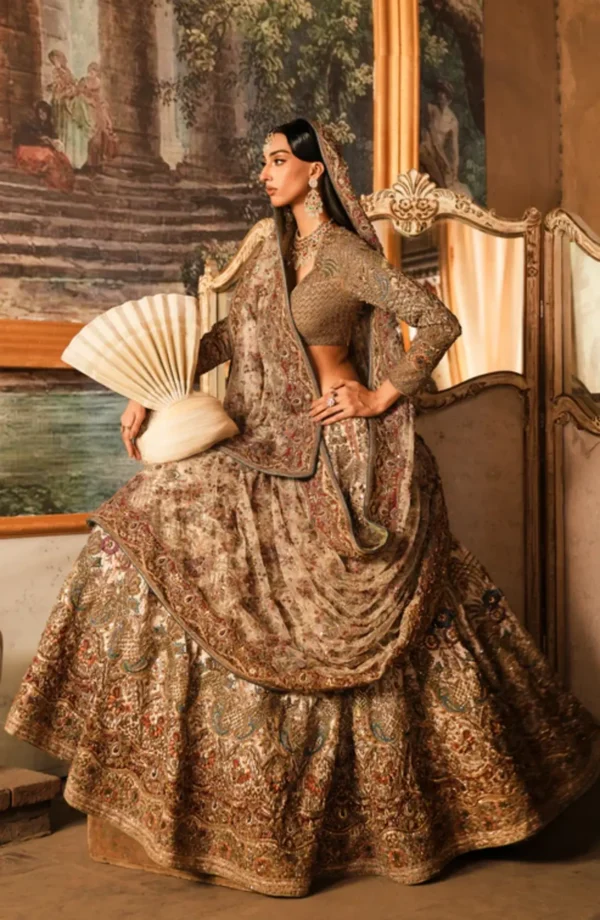 Elegant White Bridal Lehnga Choli with Zardozi